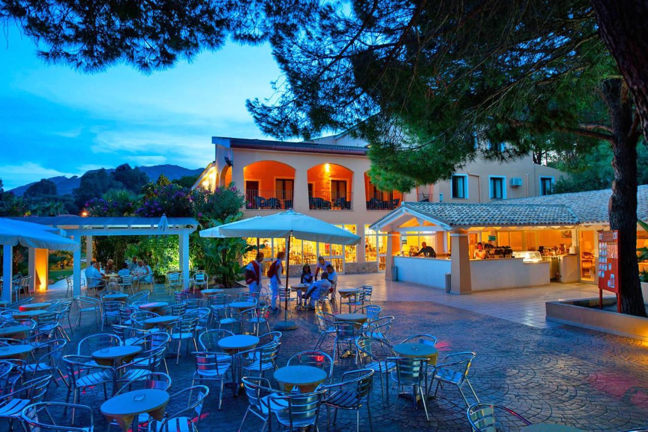 Amareclub Rocca Dorada Hotell Santa Margherita di Pula Eksteriør bilde
