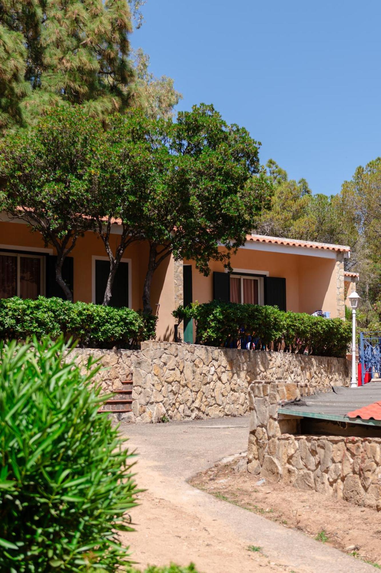 Amareclub Rocca Dorada Hotell Santa Margherita di Pula Eksteriør bilde