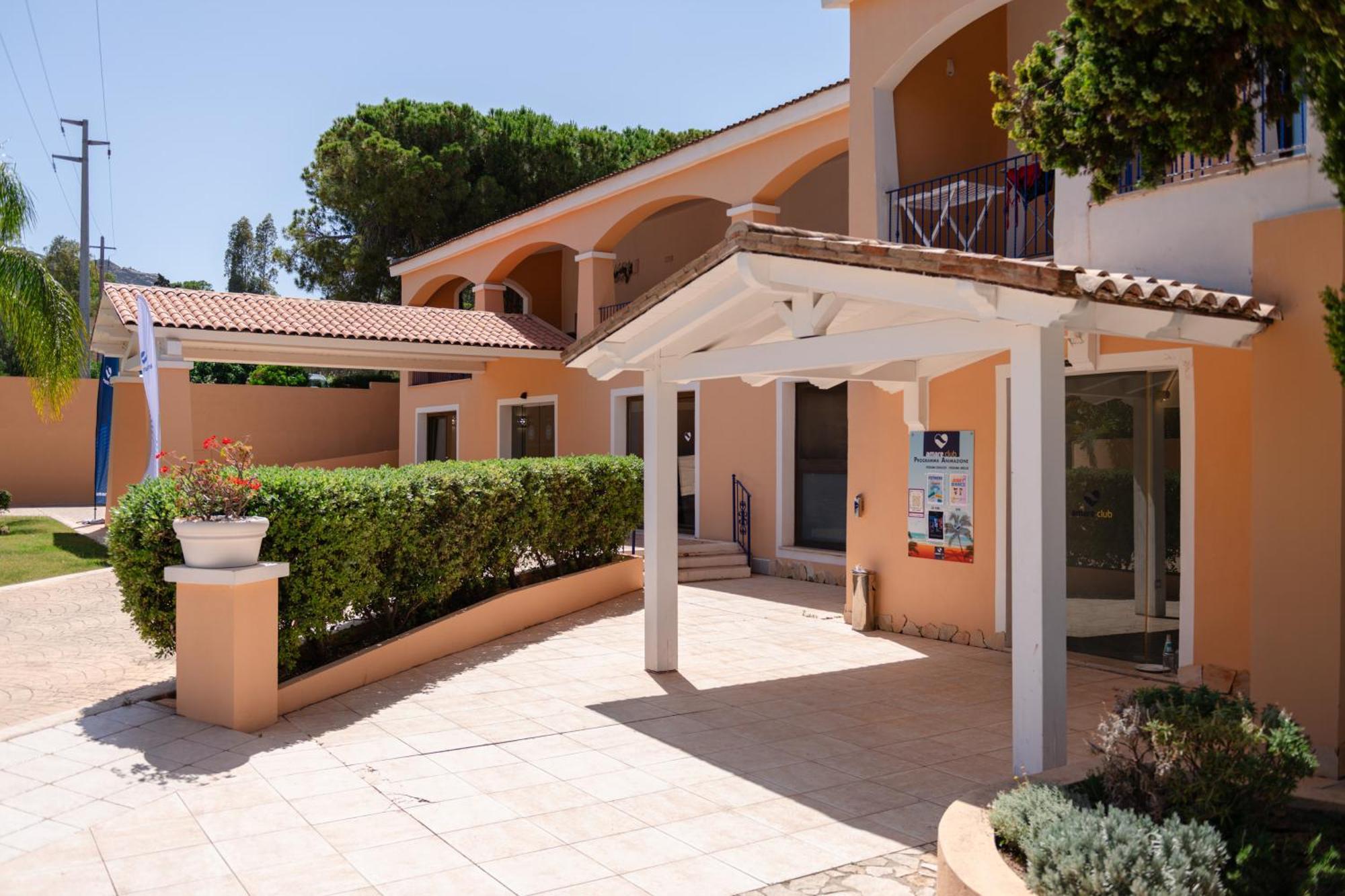 Amareclub Rocca Dorada Hotell Santa Margherita di Pula Eksteriør bilde